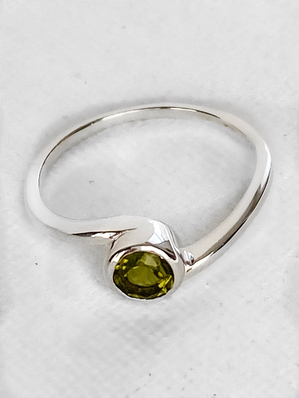 Quantum Reiki Infused Sterling Silver Peridot Ring Size 8